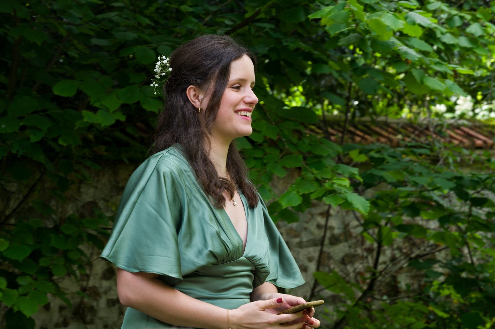 Discurso al aire libre en la boda de Alix y Boubacar.