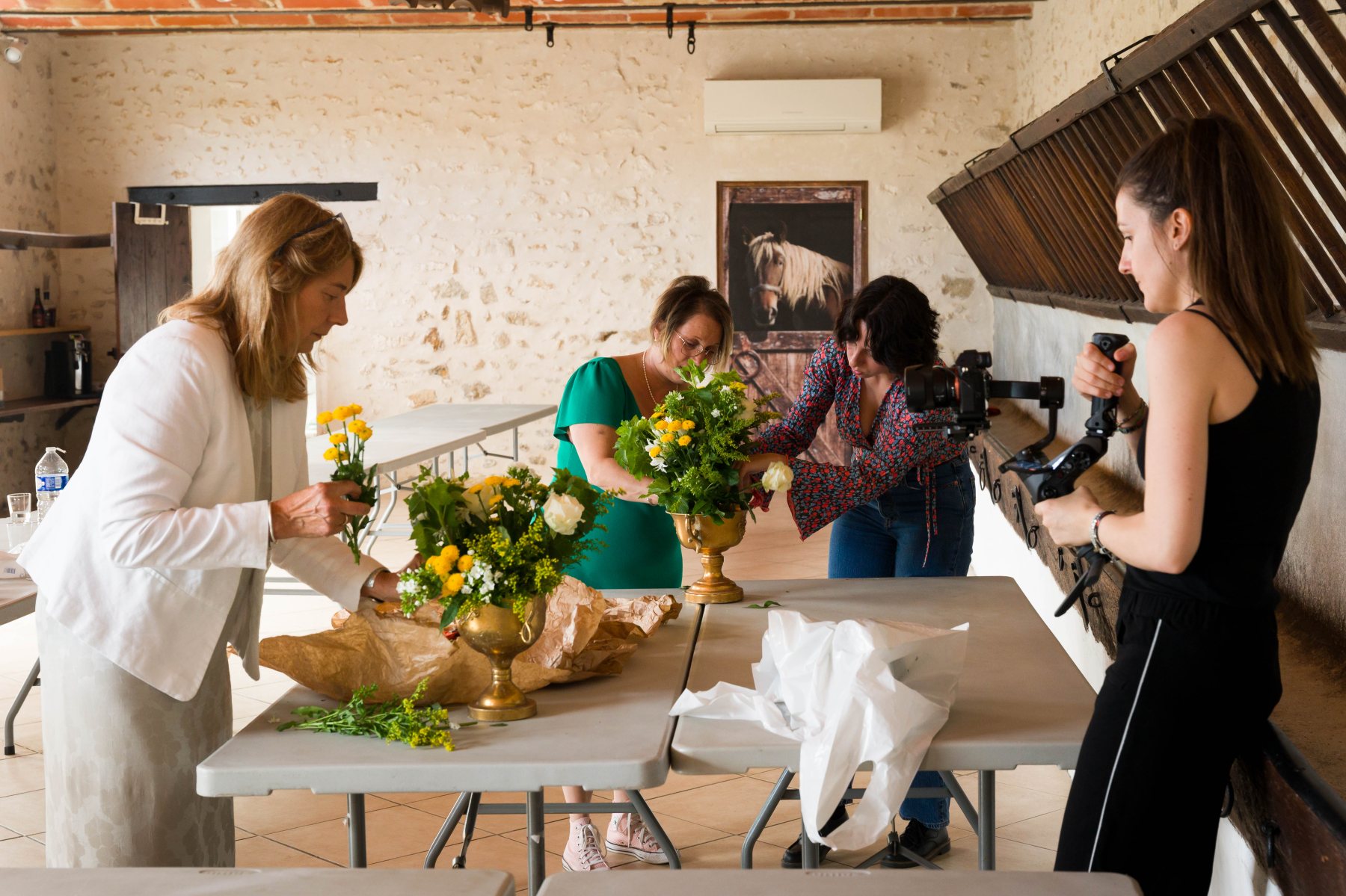 Preparación de las flores de la boda de Alix y Boubacar.